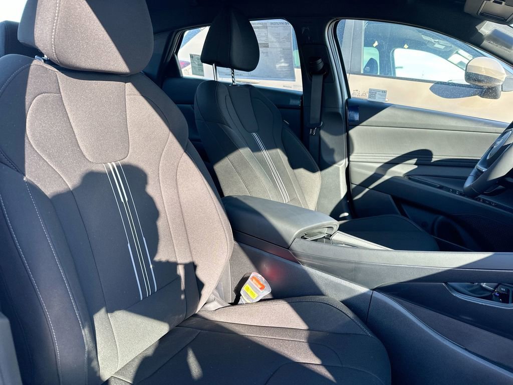 New 2025 Hyundai Elantra SEL image 43