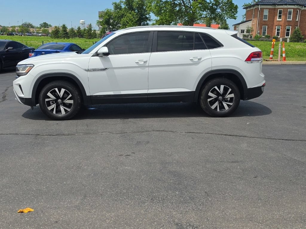 Used 2022 Volkswagen Atlas Cross Sport SE FWD image 4