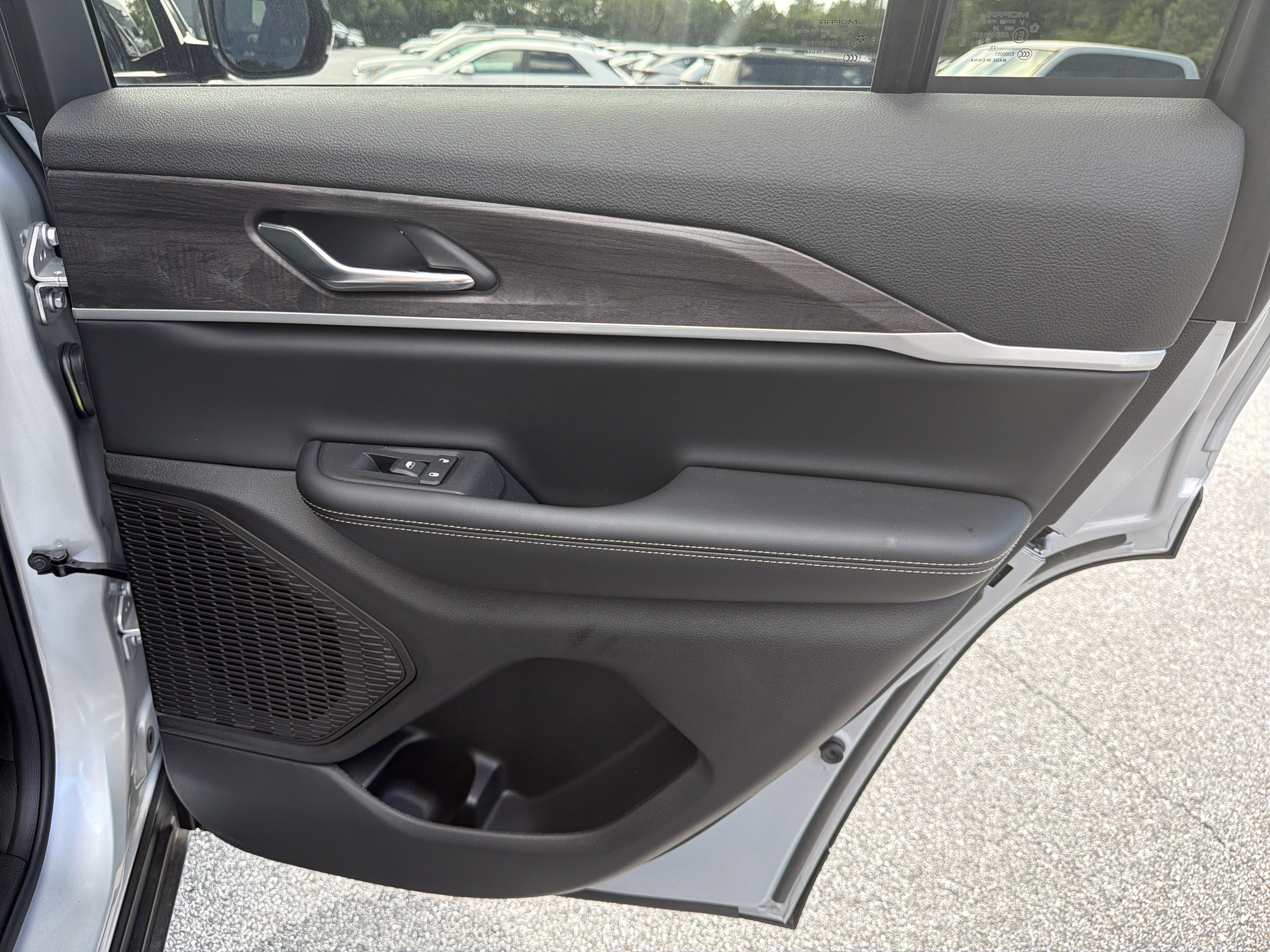 New 2025 Jeep Grand Cherokee Limited w/ Black Appearance Package RWD image 19