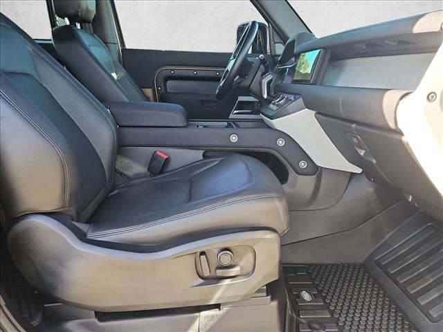 Used 2023 Land Rover Defender 90 S image 23