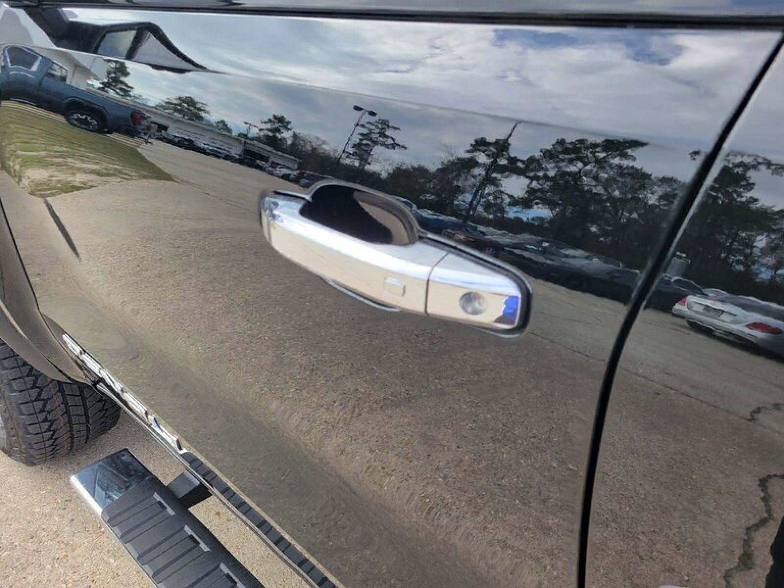 New 2026 GMC Canyon Denali image 9