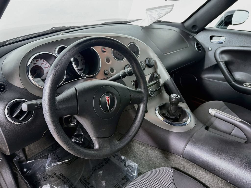 Used 2007 Pontiac Solstice Convertible w/ Preferred Package RWD image 9