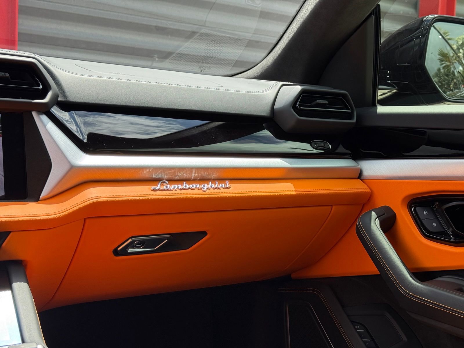 Used 2025 Lamborghini Urus SE image 26