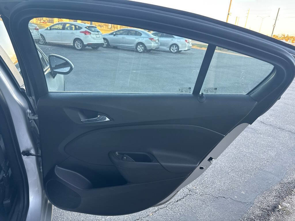 Used 2019 Chevrolet Cruze LS FWD image 19