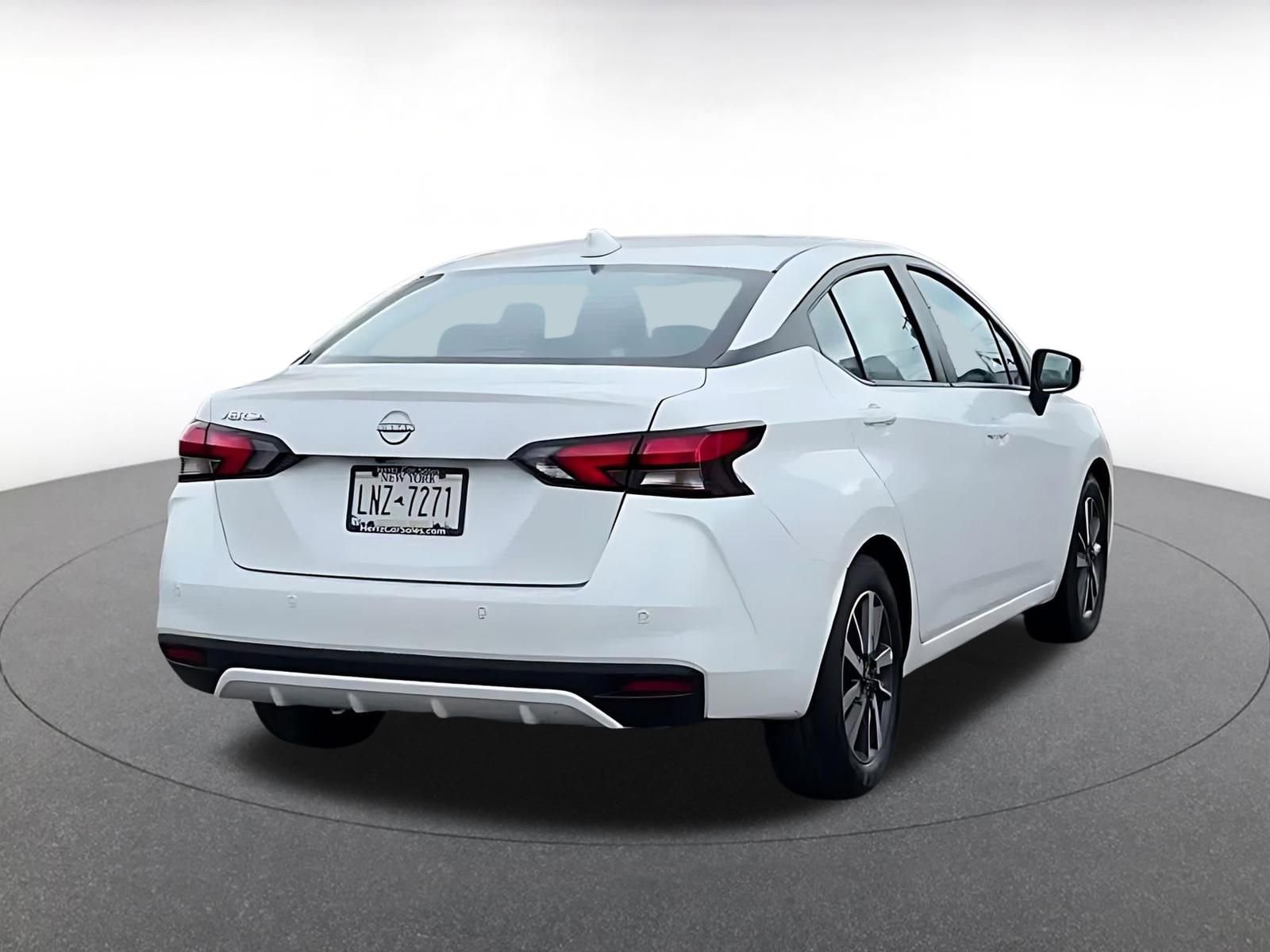 Used 2025 Nissan Versa SV image 12