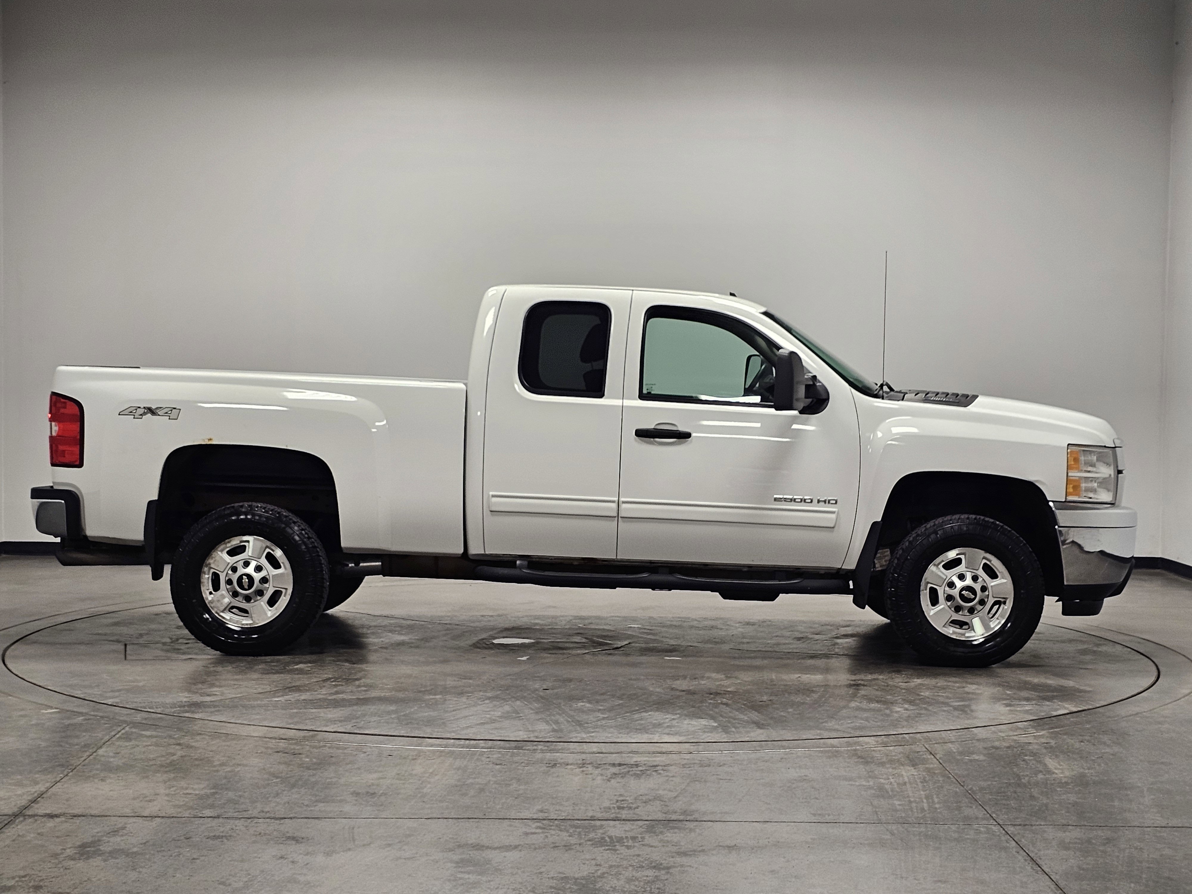 Used 2013 Chevrolet Silverado 2500 LT w/ Convenience Package AWD/4WD image 9