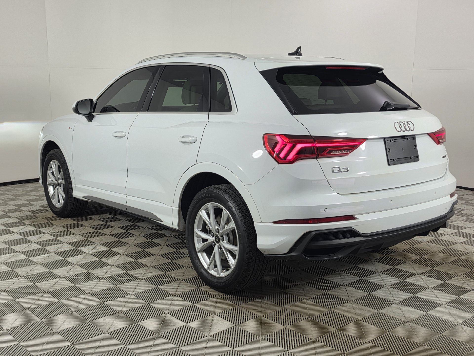 Used 2025 Audi Q3 2.0T Premium AWD/4WD image 39