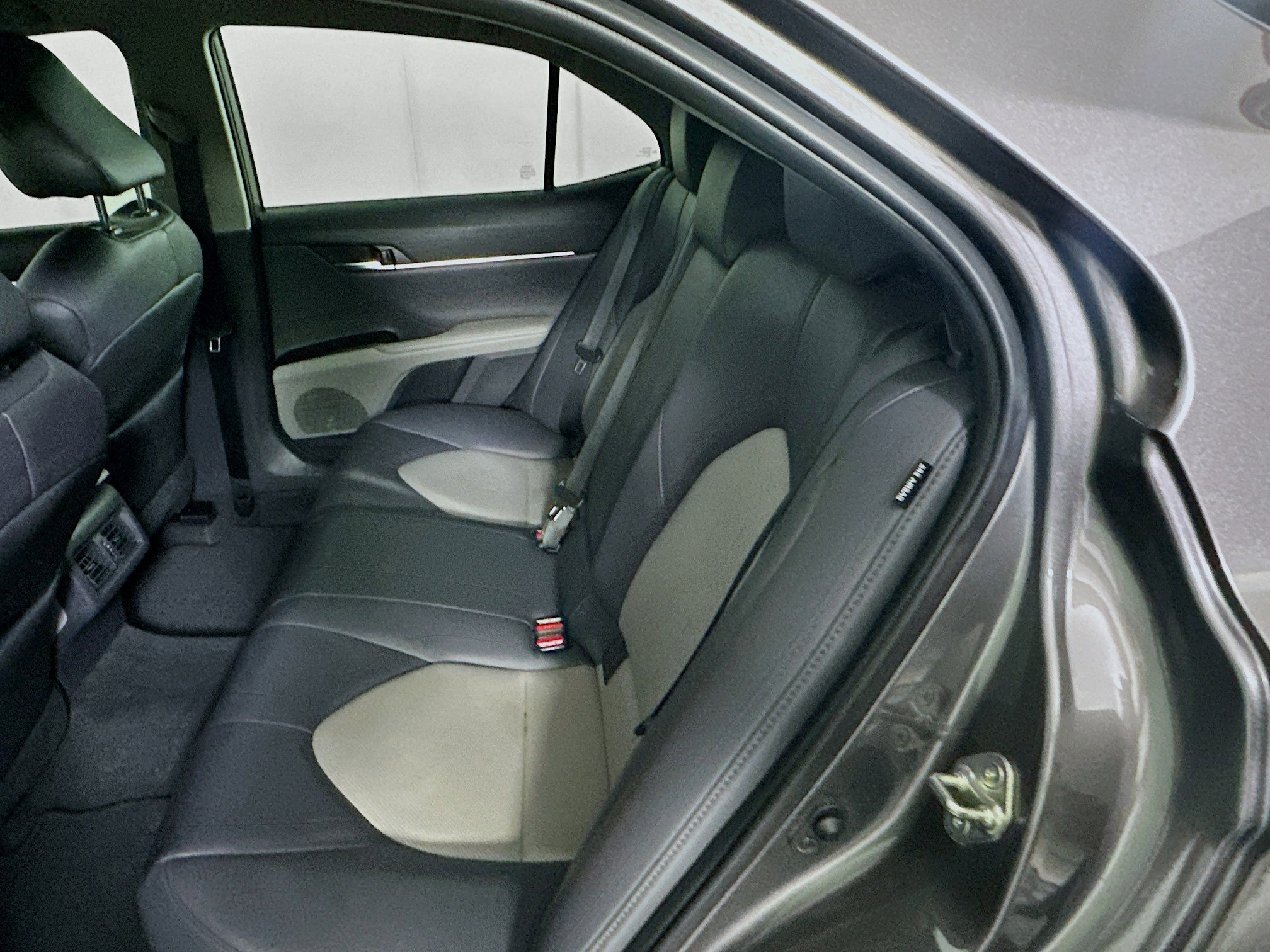 Used 2020 Toyota Camry XLE image 26