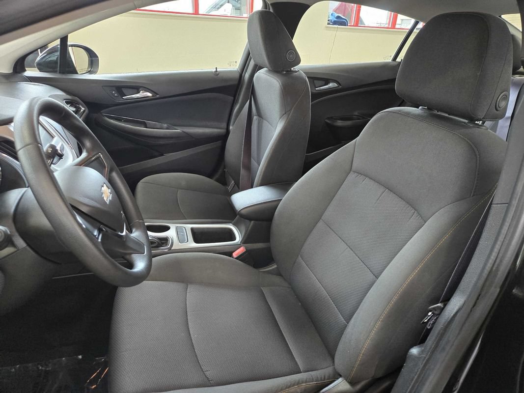 Used 2017 Chevrolet Cruze LS FWD image 18