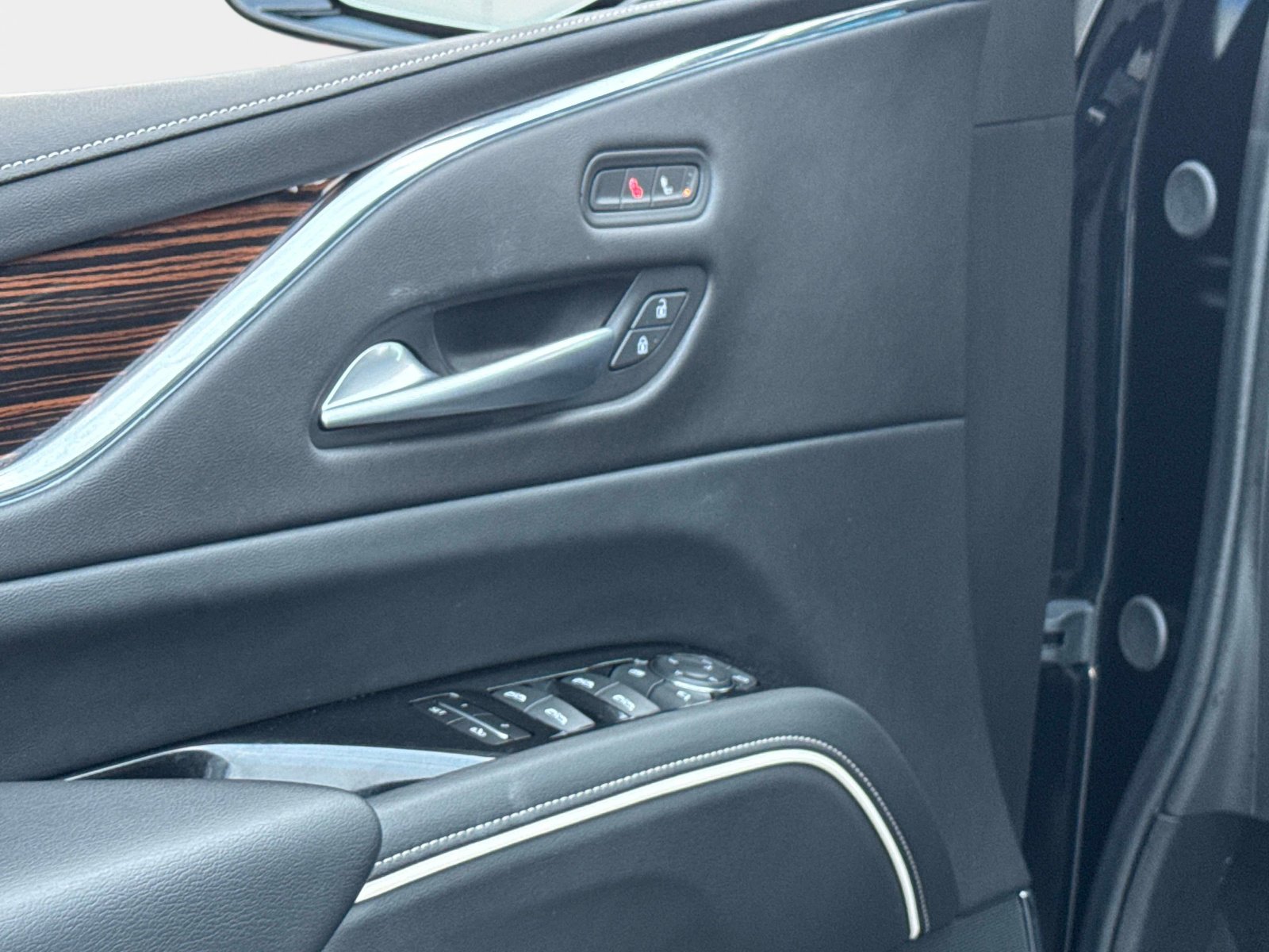 Used 2024 Cadillac Escalade Luxury image 18