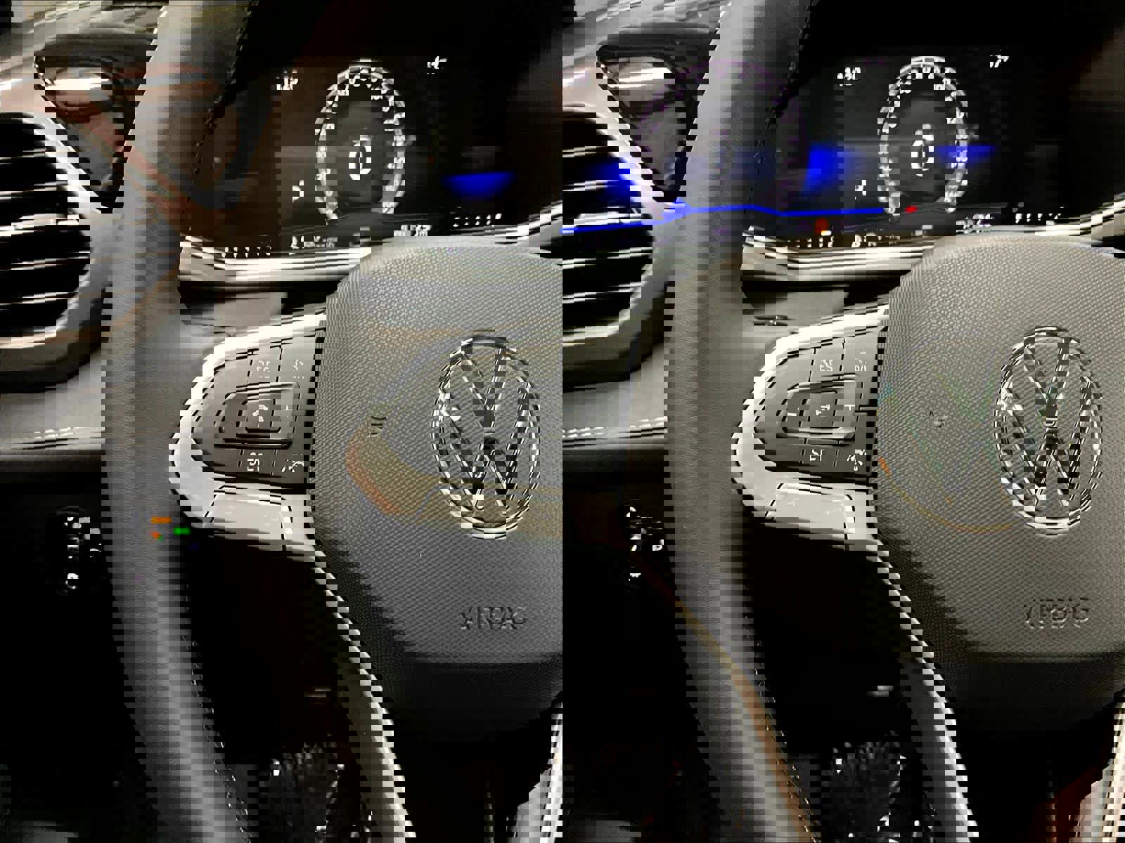 New 2026 Volkswagen Taos SE image 17