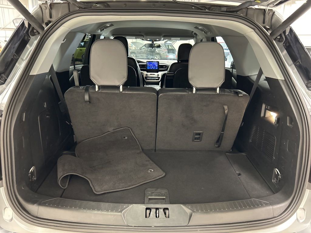 Used 2023 Ford Explorer XLT w/ Equipment Group 202A image 28