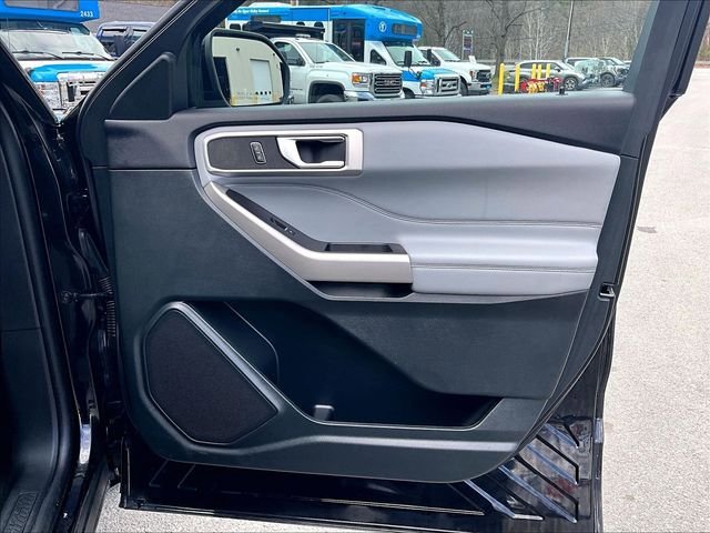 Used 2024 Ford Explorer XLT w/ Equipment Group 202A AWD/4WD image 19