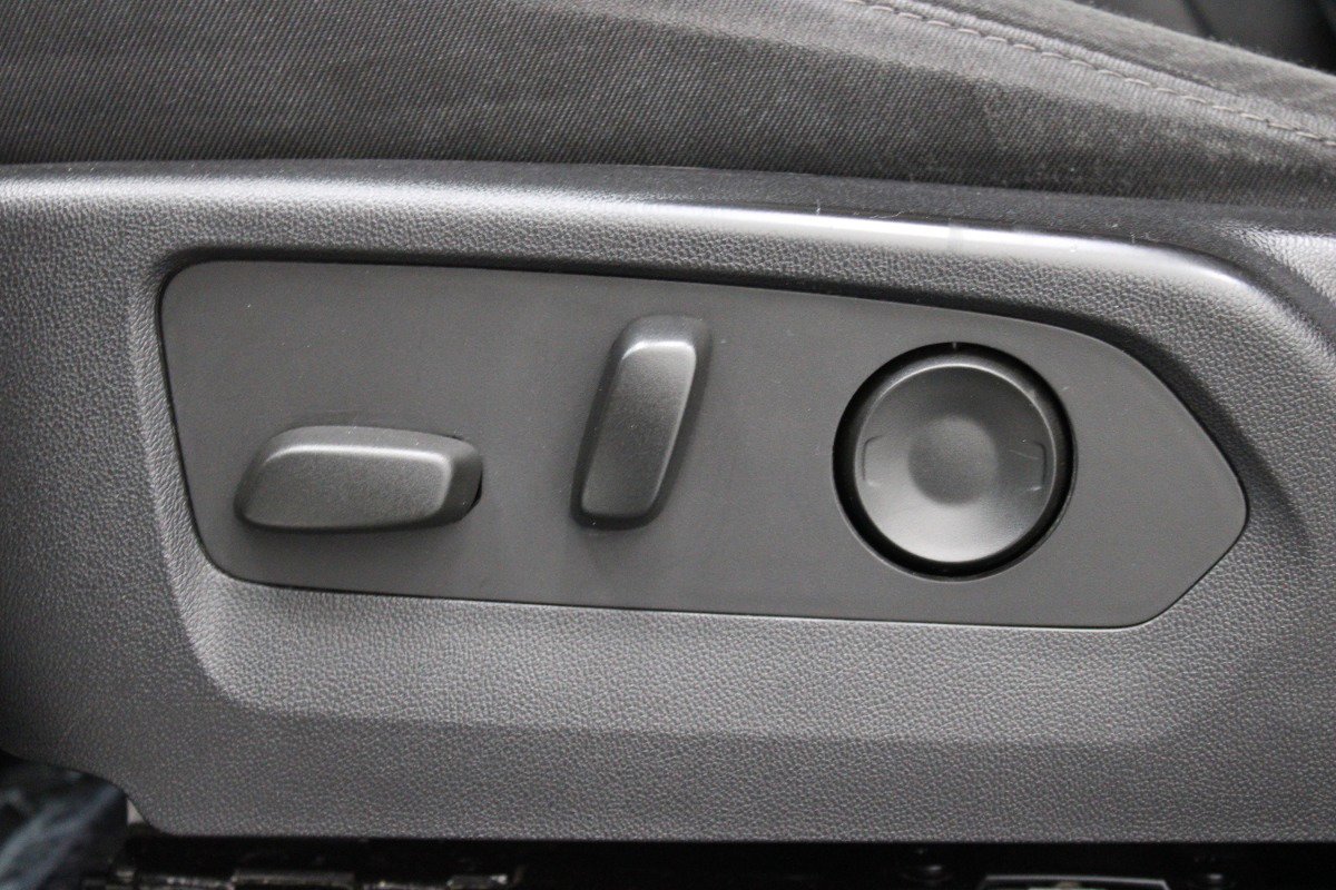 Used 2023 Chevrolet Colorado Trail Boss AWD/4WD image 17
