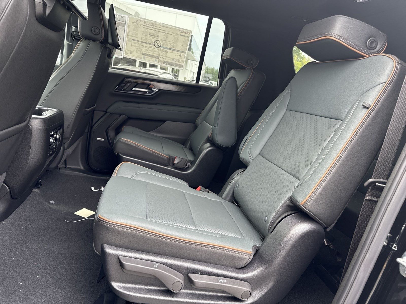 New 2026 GMC Yukon XL AT4 w/ AT4 Premium Plus Package AWD/4WD image 21