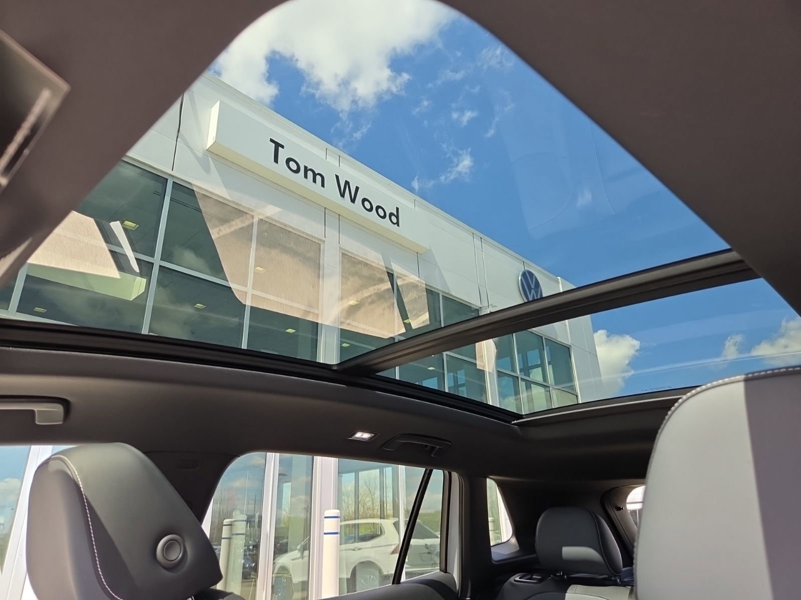 New 2026 Volkswagen Tiguan SE R-Line AWD/4WD image 15