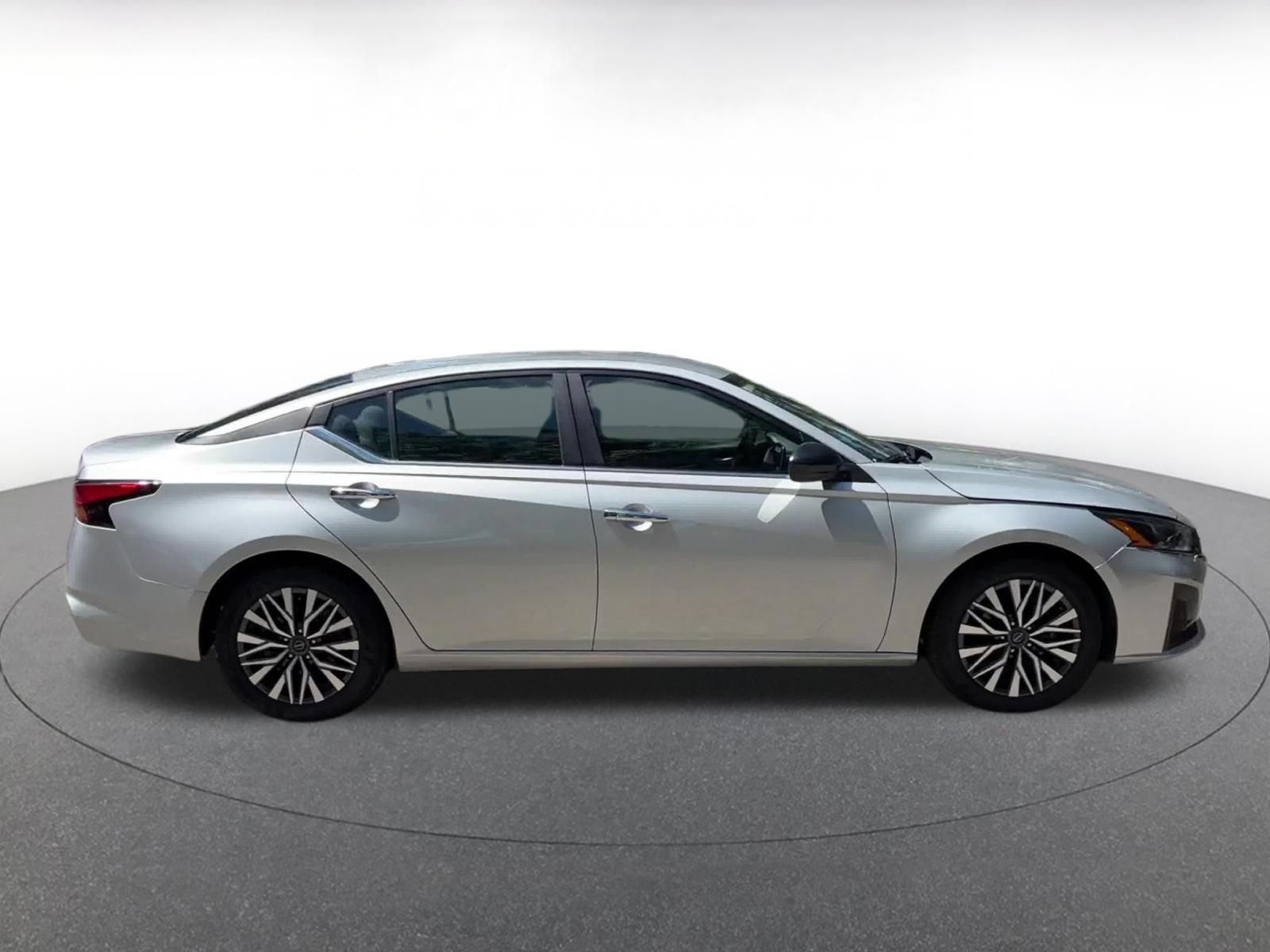 Used 2025 Nissan Altima 2.5 SV FWD image 16