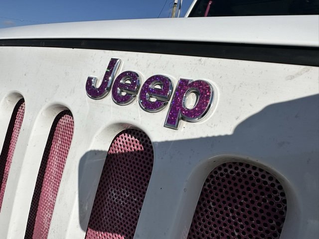 Used 2015 Jeep Wrangler Unlimited Sahara w/ Connectivity Group image 8