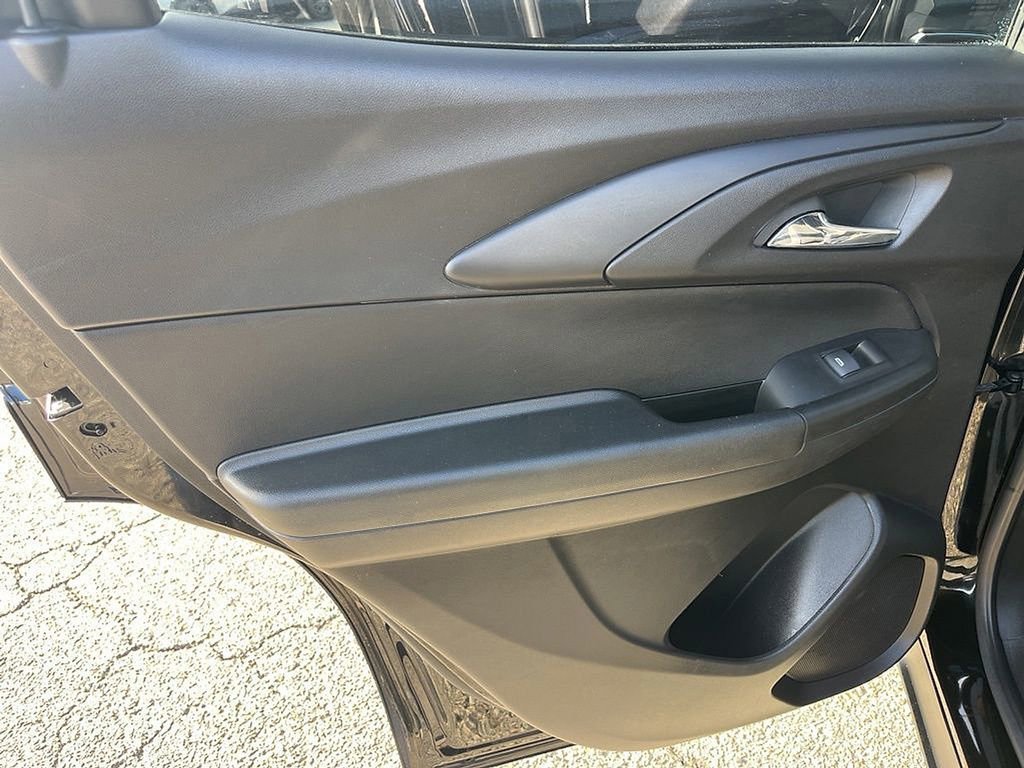 Used 2023 Chevrolet TrailBlazer LT w/ Convenience Package image 39