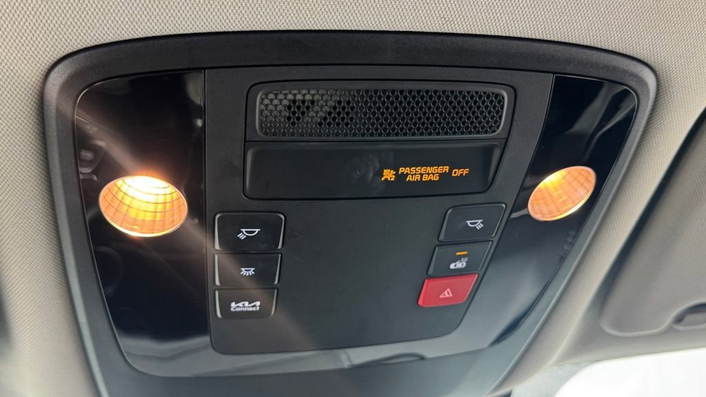 Used 2024 Kia Carnival EX FWD image 31
