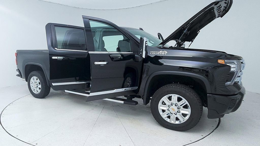 Used 2024 Chevrolet Silverado 2500 High Country w/ Technology Package AWD/4WD image 9