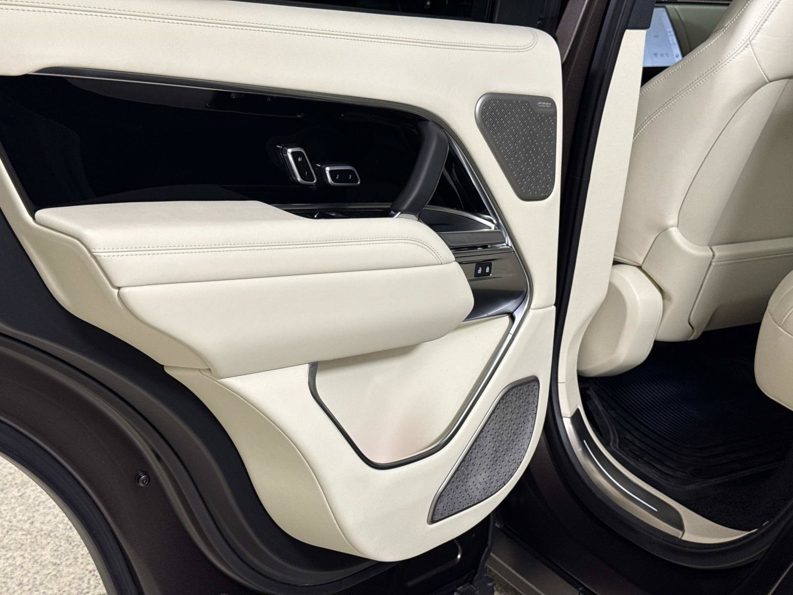New 2026 Land Rover Range Rover Autobiography AWD/4WD image 13