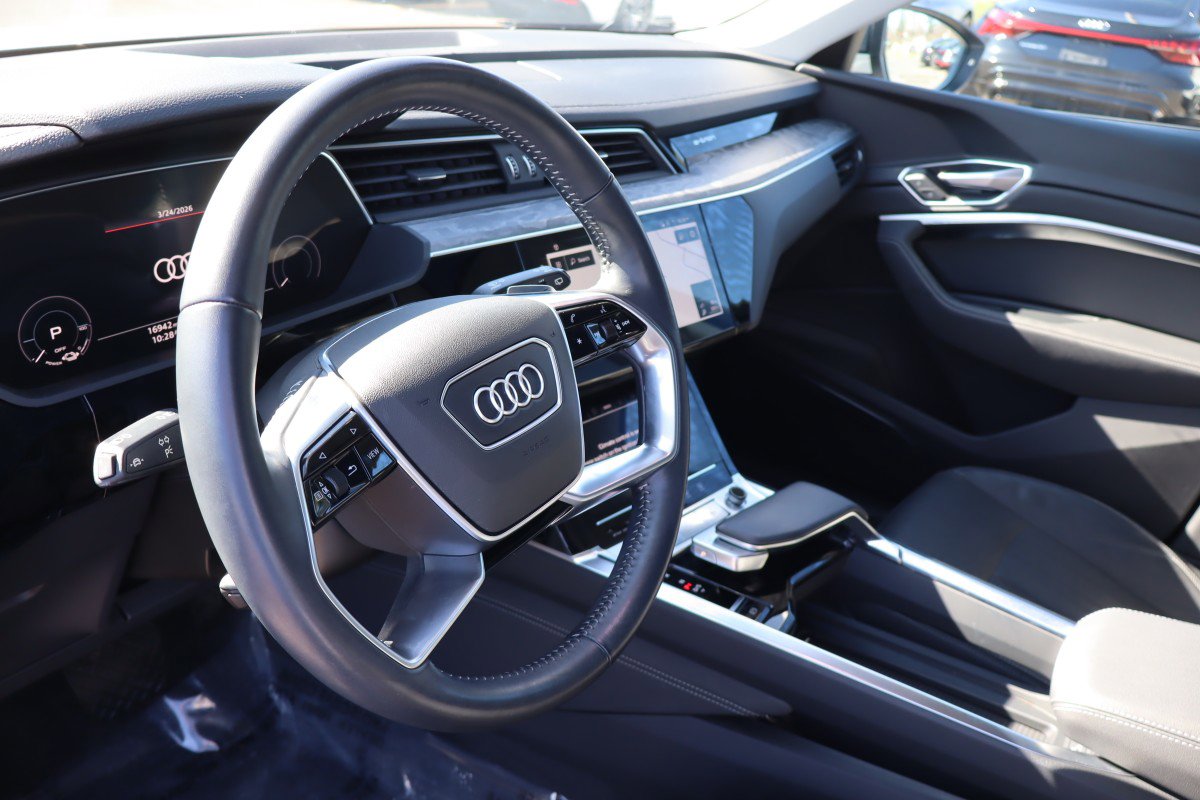 Used 2021 Audi e-tron Premium Plus w/ Premium Plus Package image 9