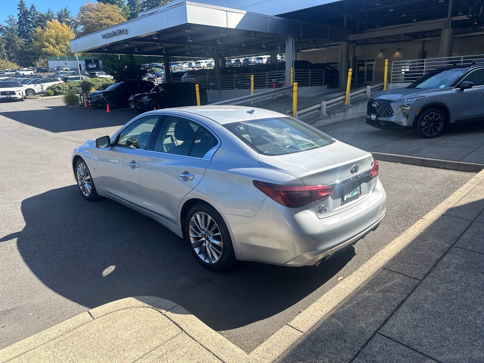 Used 2018 INFINITI Q50 Luxe w/ Sensory Package (Luxe) AWD/4WD image 2