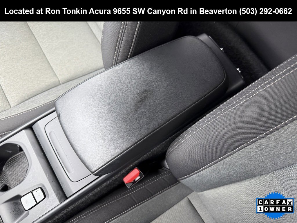 Used 2024 Volvo XC40 B5 Core image 25