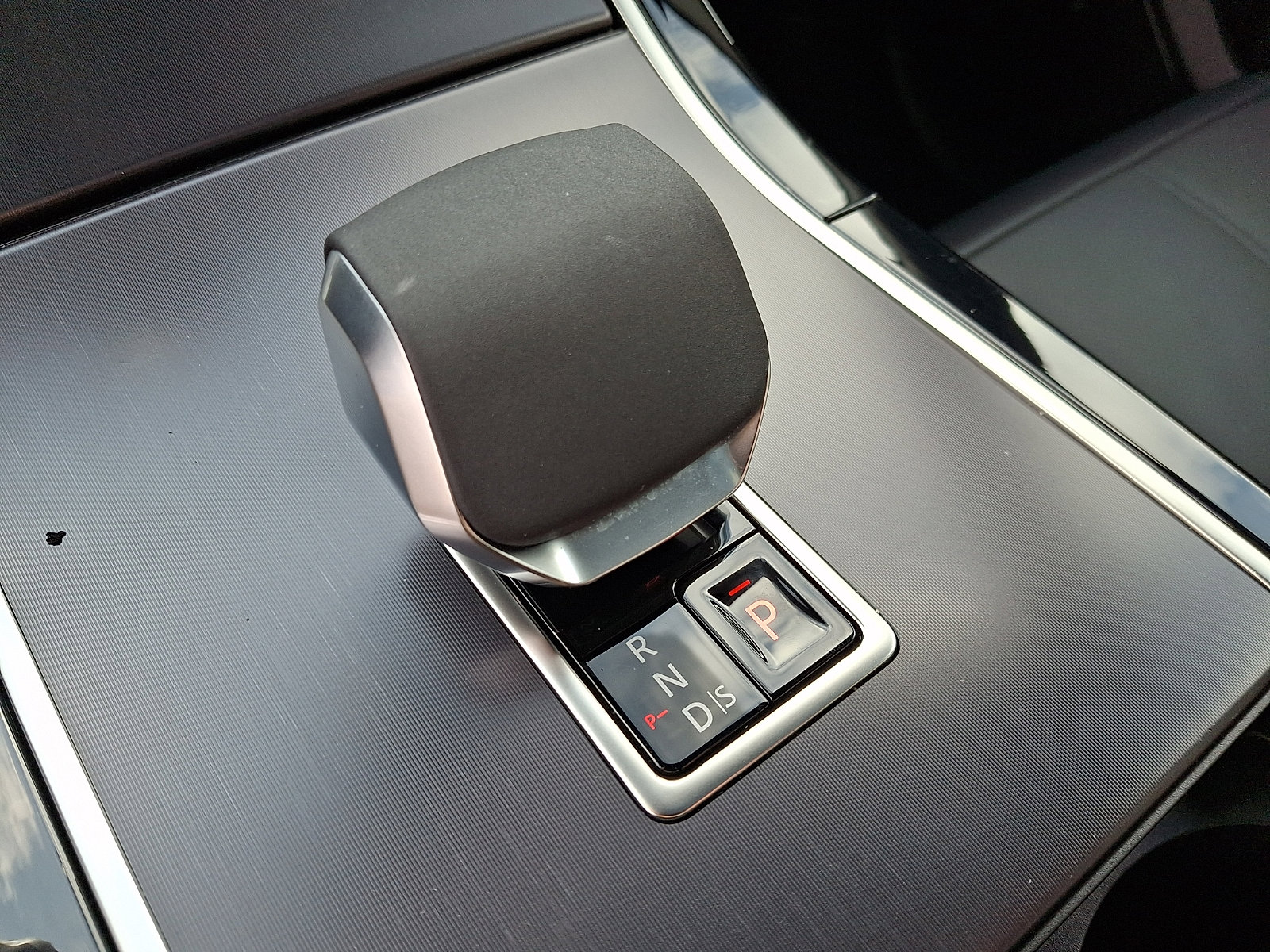 Used 2026 Land Rover Range Rover Velar Dynamic SE image 15