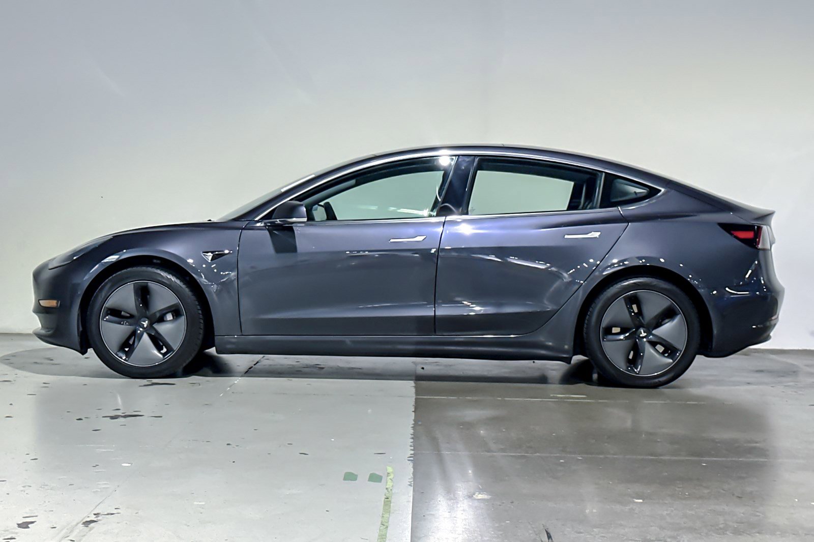 Used 2018 Tesla Model 3 Long Range RWD image 2