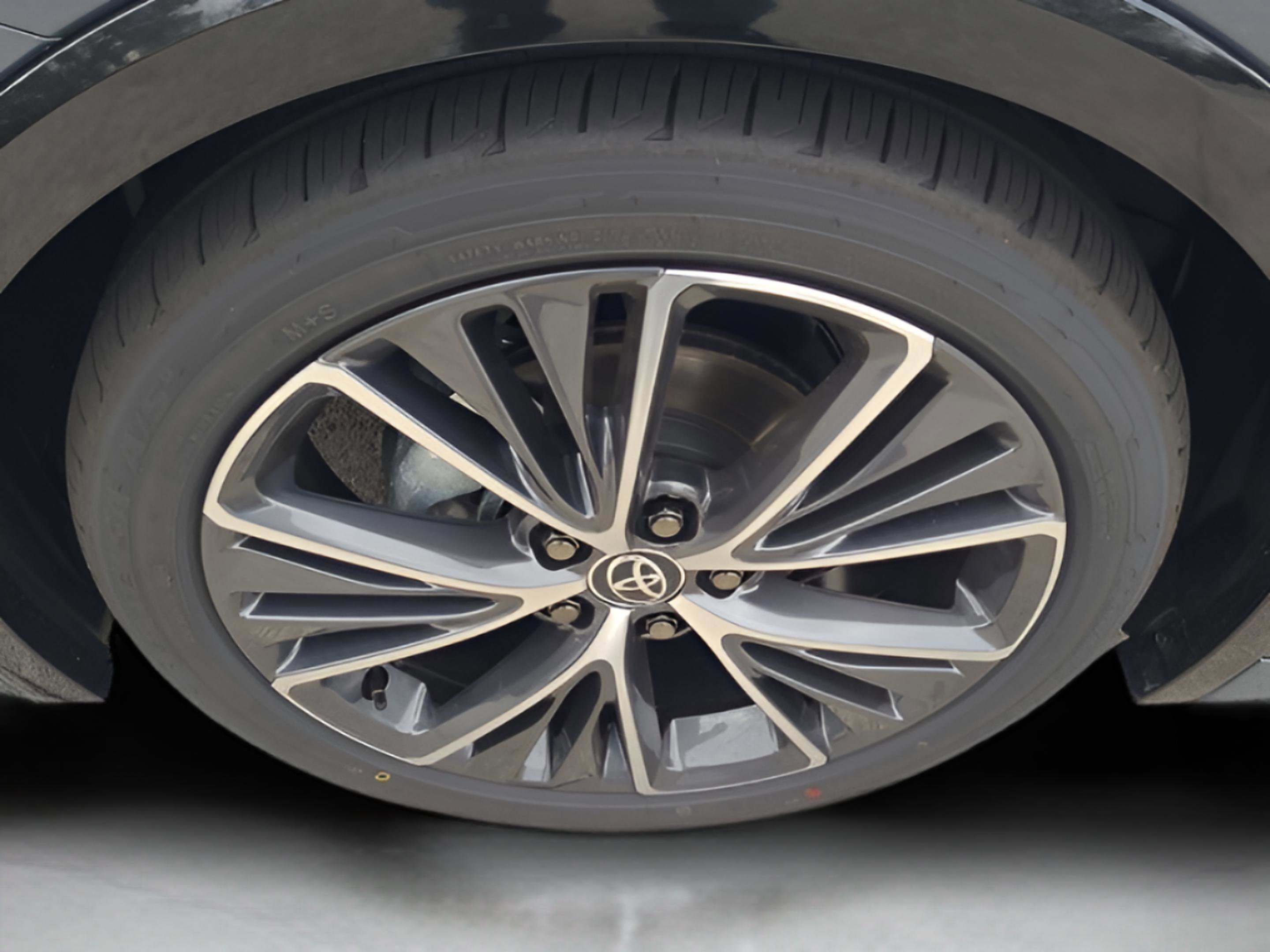 New 2026 Toyota Prius Limited FWD image 9