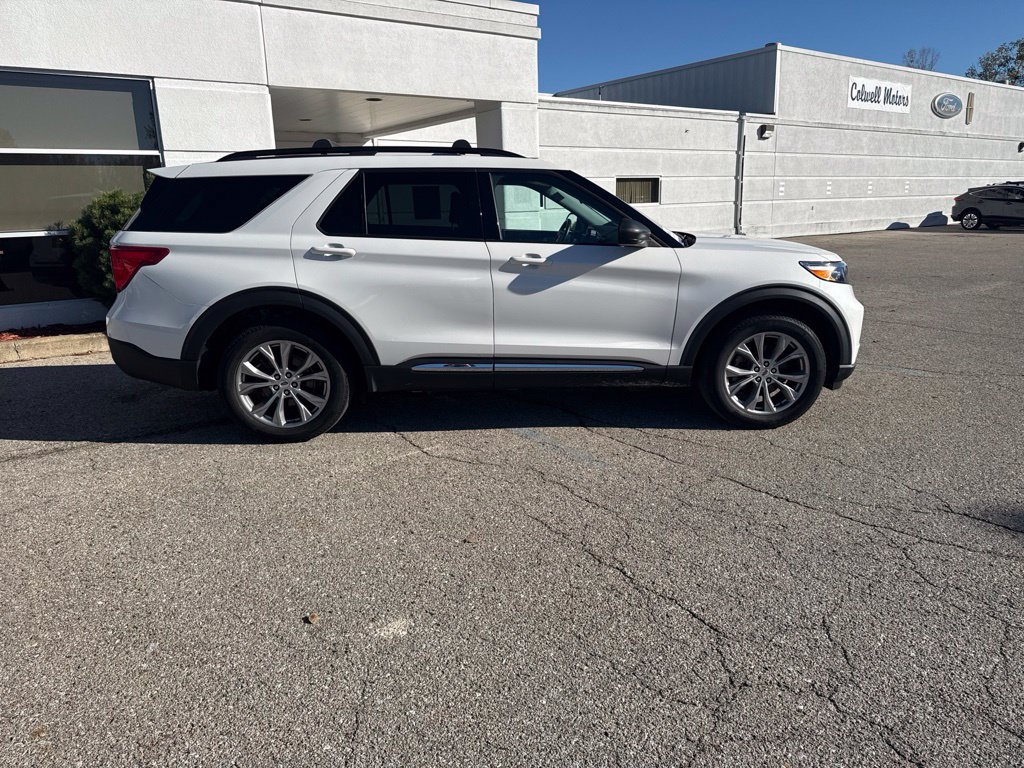 Certified 2023 Ford Explorer XLT w/ Equipment Group 202A AWD/4WD image 2