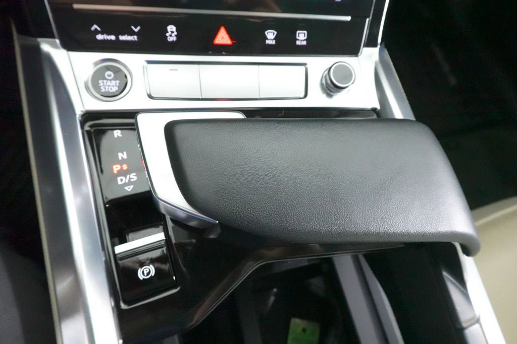 Used 2024 Audi Q8 e-tron Premium Plus w/ Premium Plus Package image 18