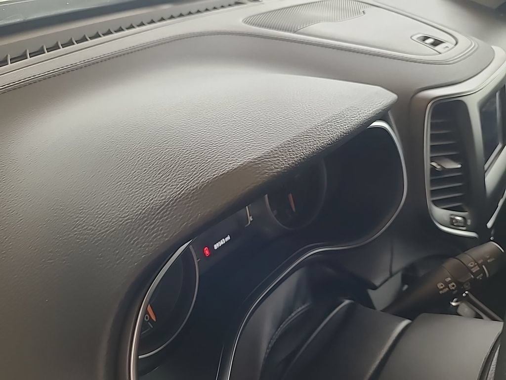 Used 2019 Jeep Cherokee Latitude w/ Popular Appearance Group AWD/4WD image 9