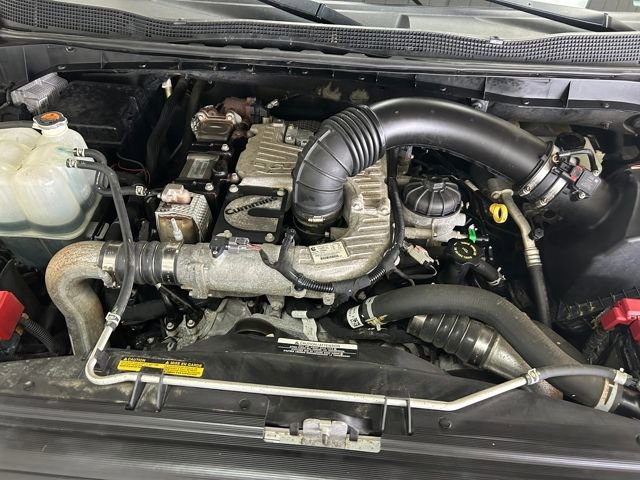 Used 2018 Nissan Titan SL w/ Midnight Edition image 9