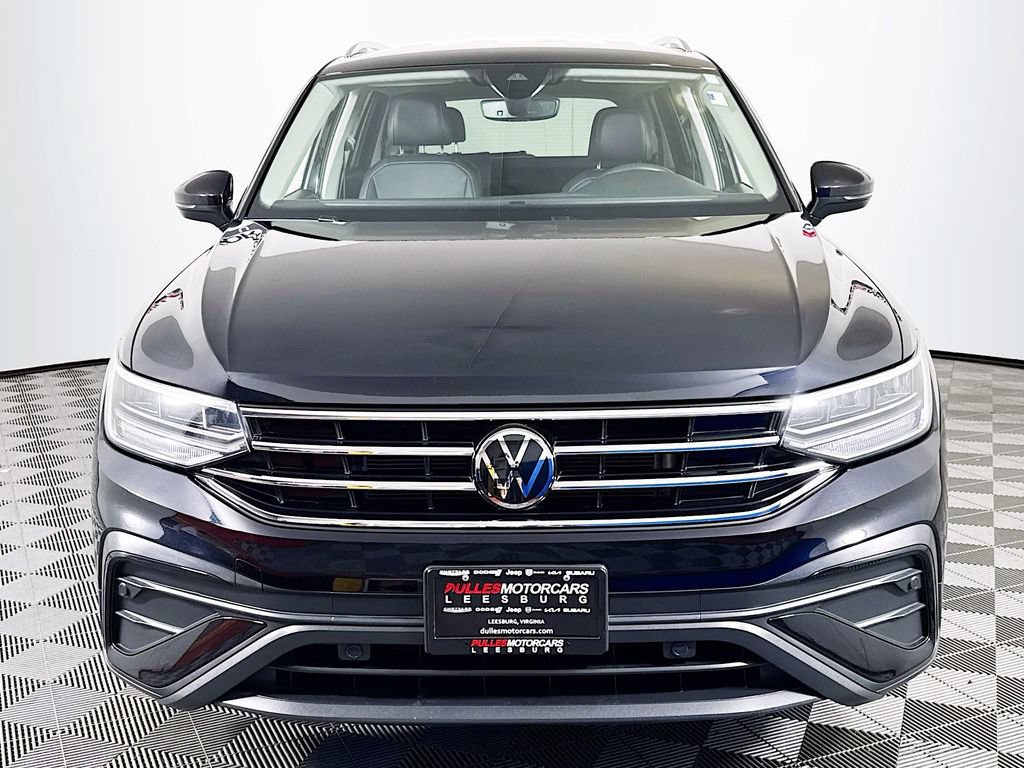Used 2022 Volkswagen Tiguan SE AWD/4WD image 2
