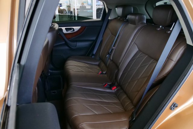 Used 2009 INFINITI FX35 2WD w/ Deluxe Touring Pkg image 12