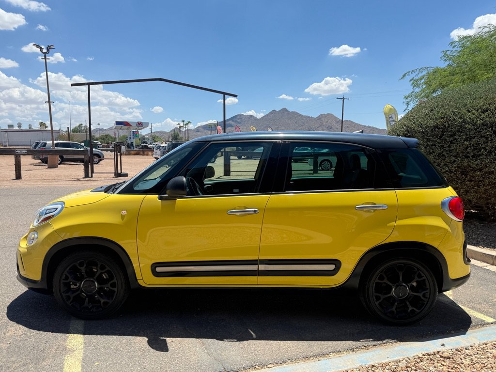 Used 2017 FIAT 500L Trekking w/ Urbana Appearance Package FWD image 4
