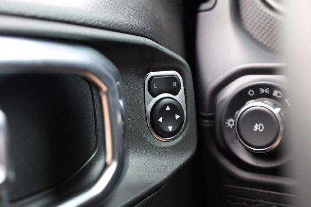 Used 2025 Jeep Wrangler Unlimited Rubicon AWD/4WD image 18
