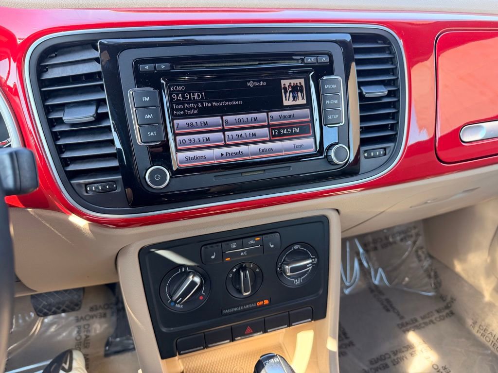 Used 2013 Volkswagen Beetle TDI image 19