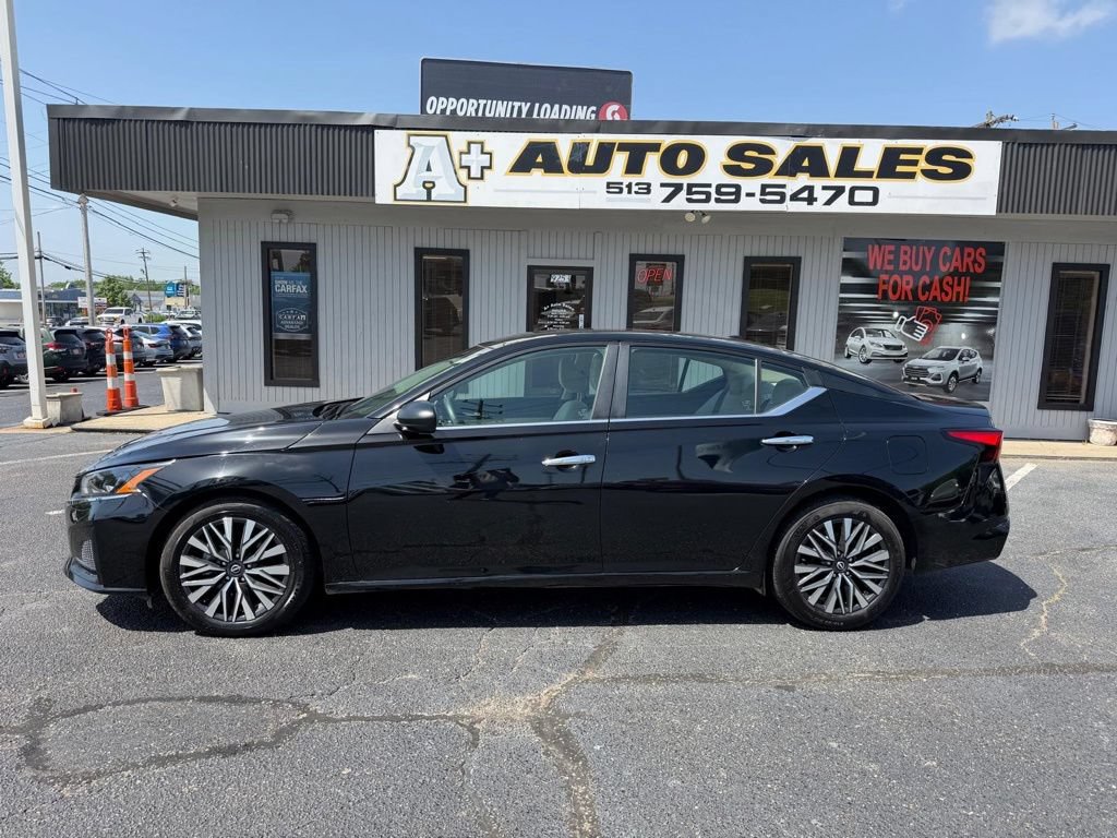 Used 2025 Nissan Altima 2.5 SV FWD image 1