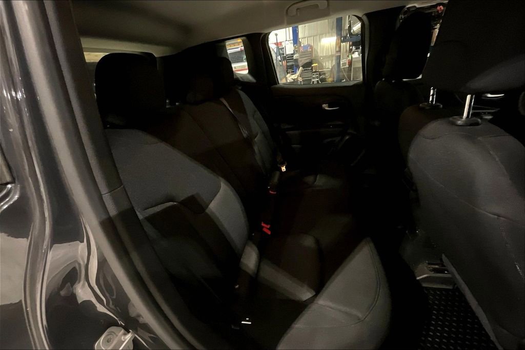 Used 2023 Jeep Renegade Latitude image 25