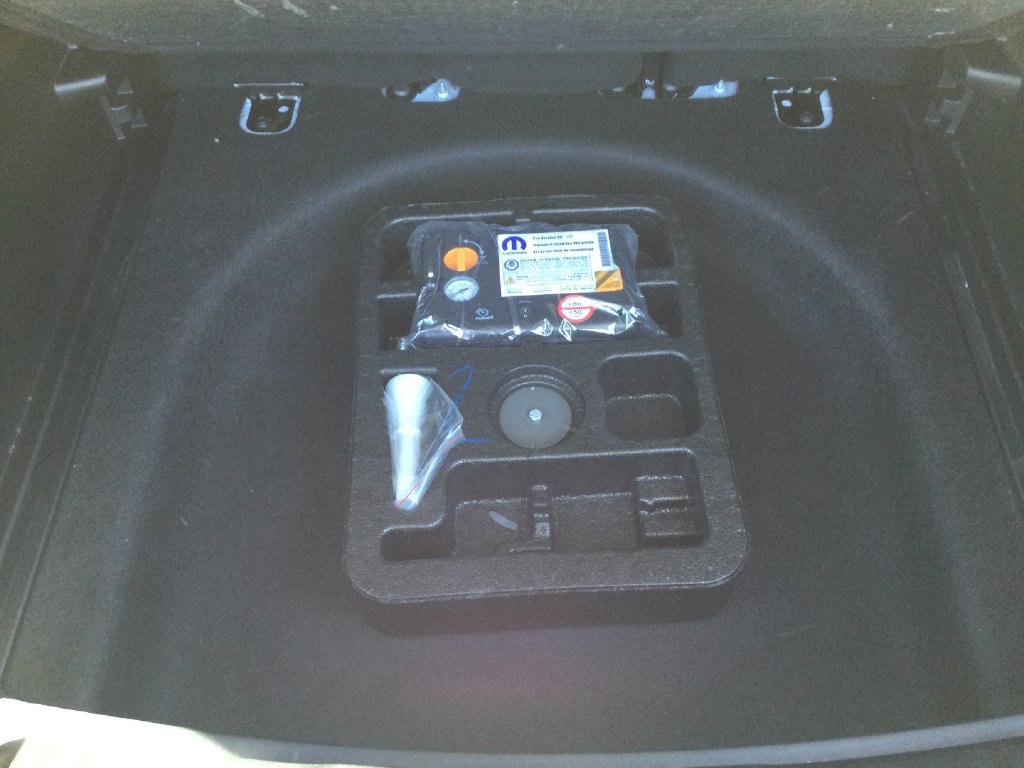 Used 2025 Jeep Compass Latitude w/ Convenience Group AWD/4WD image 31