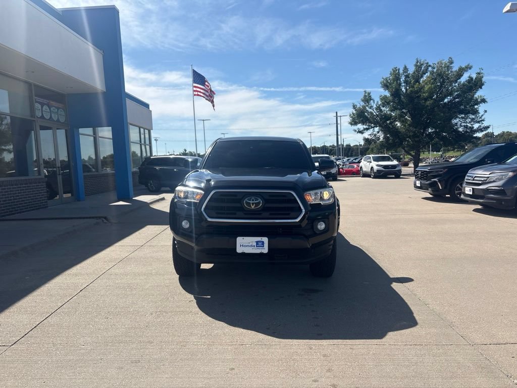 Used 2018 Toyota Tacoma SR5 AWD/4WD image 2