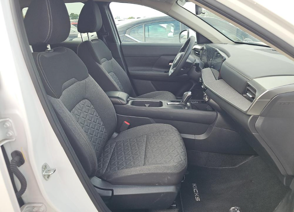 Used 2025 Nissan Kicks SV FWD image 12