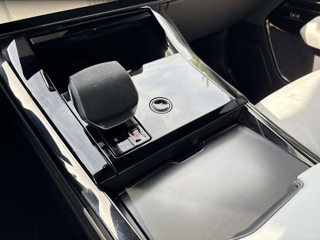 Used 2025 Land Rover Range Rover Sport SE AWD/4WD image 30