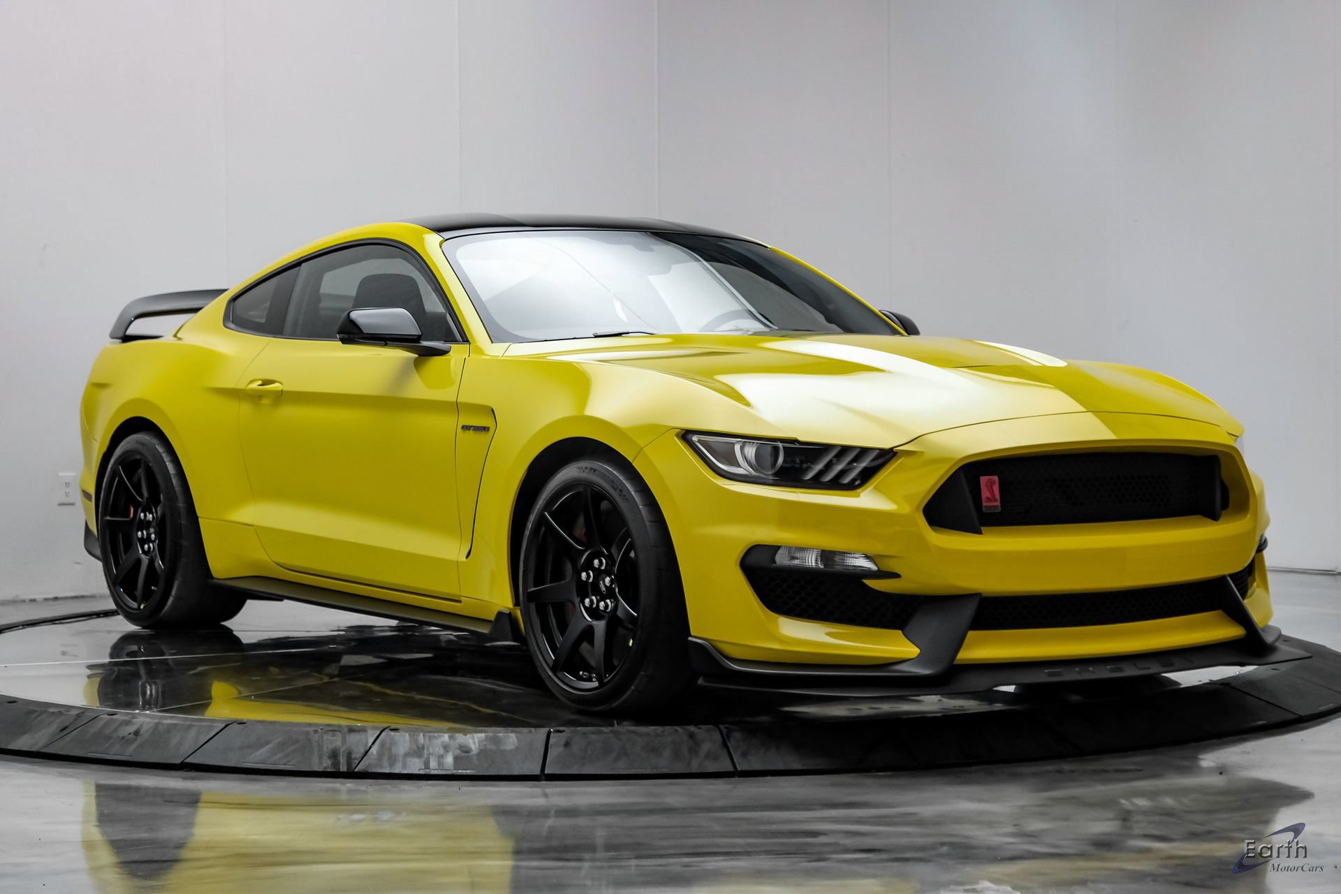 Used 2017 Ford Mustang Shelby GT350R w/ GT350R Equipment Group 920A RWD image 23