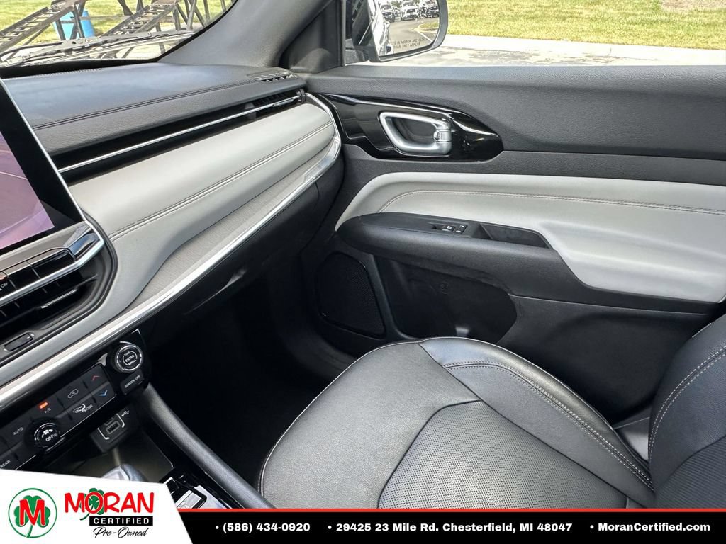 Used 2023 Jeep Compass Limited AWD/4WD image 27