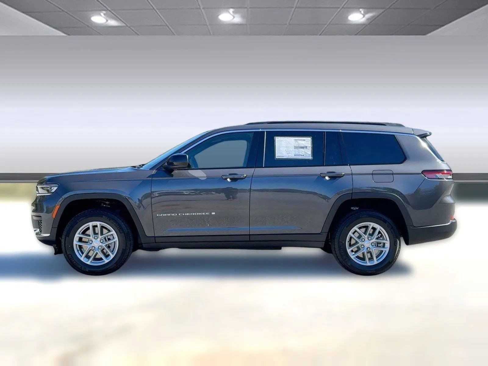 New 2025 Jeep Grand Cherokee L Laredo image 2
